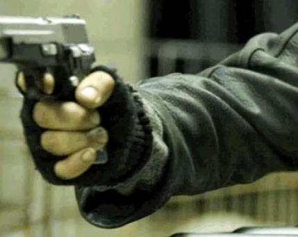 aparat-todong-pistol-ke-pengendara-di-tangsel