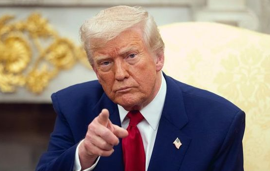 Trump Mengancam Potong Gaji Petugas Bandara yang Absen