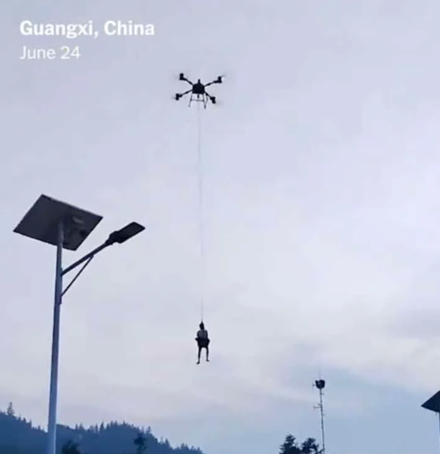 Drone Selamatkan Pria di China Saat Banjir