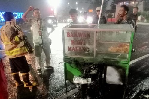 Motor Milik Tukang Bakso Keliling Terbakar