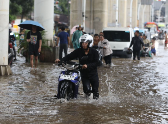 Jalan Ciledug Jaksel Masih Tergenang Banjir Usai Hujan Lebat