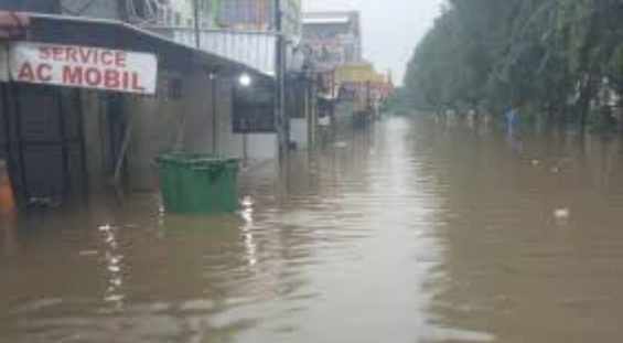 Jalan Daerah Boulevard Kelapa Gading Banjir