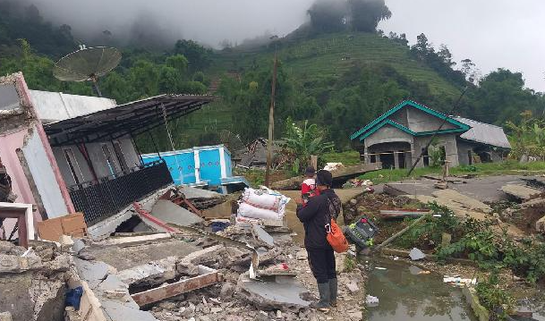 Banjir Bandang & Tanah Bergerak di Jateng & Jabar