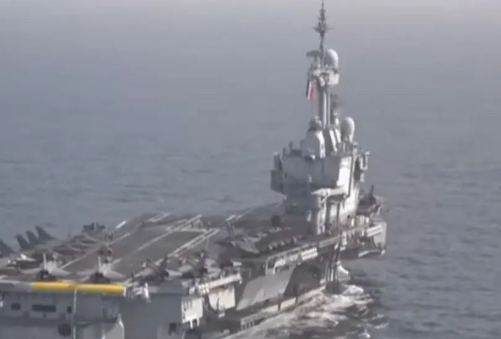 Perancis Kerahkan Kapal Induk di Laut Mediterania