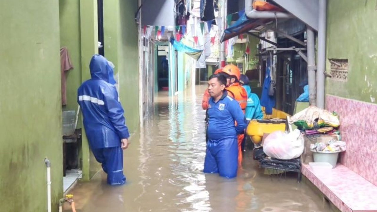 Banjir Jakarta Rendam Ratusan Pemukiman Warga Sore Ini